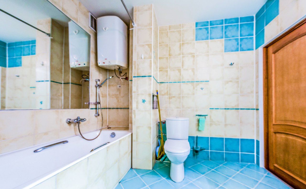 трехкомнатная квартира в Санкт-Петербурге по адресу: Наличная ул., 48, к 1