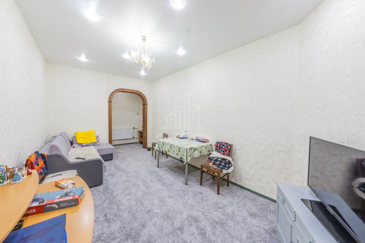 четырехкомнатная квартира в Санкт-Петербурге по адресу: 11-я В.О. линия, 20