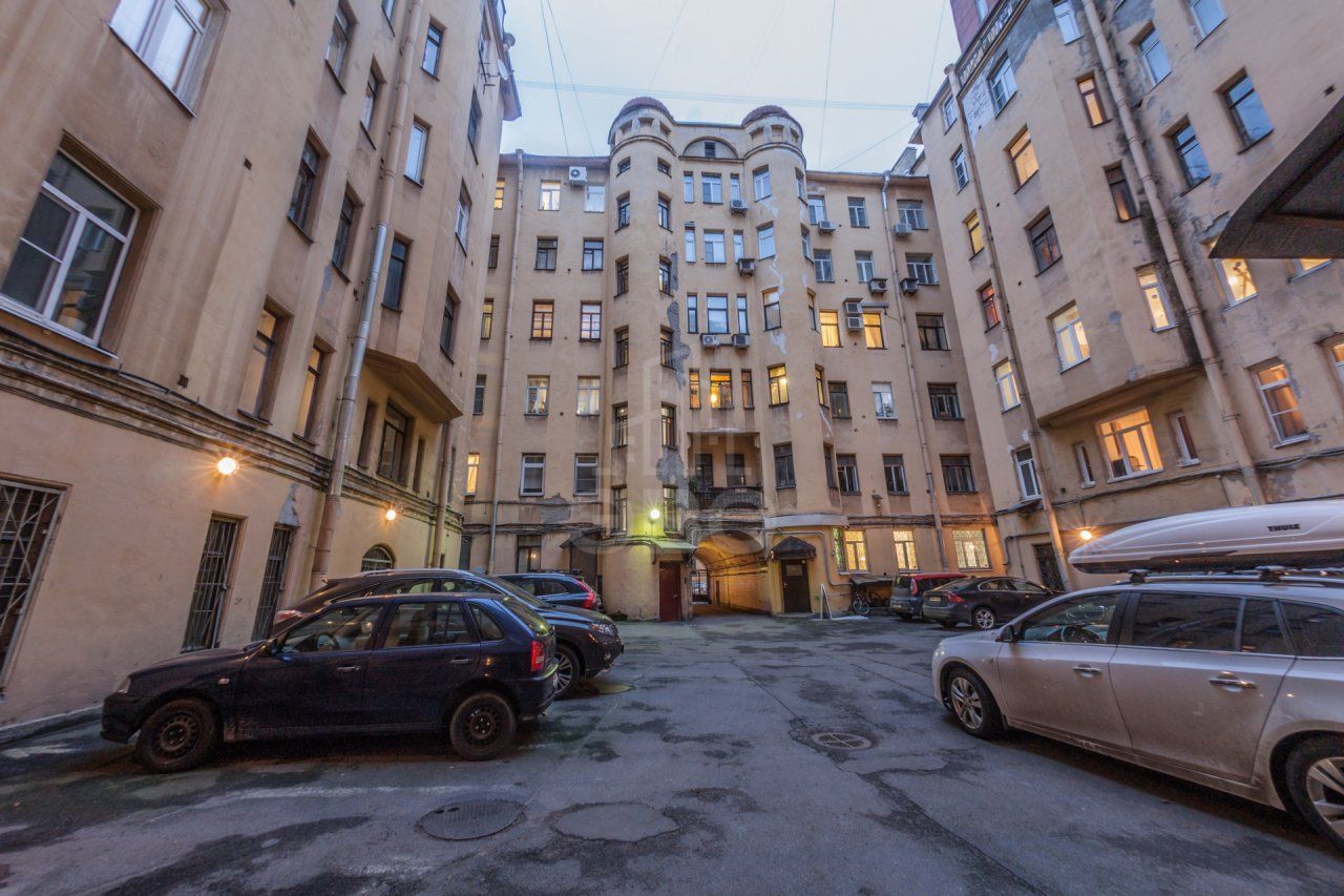 четырехкомнатная квартира в Санкт-Петербурге по адресу: 11-я В.О. линия, 20