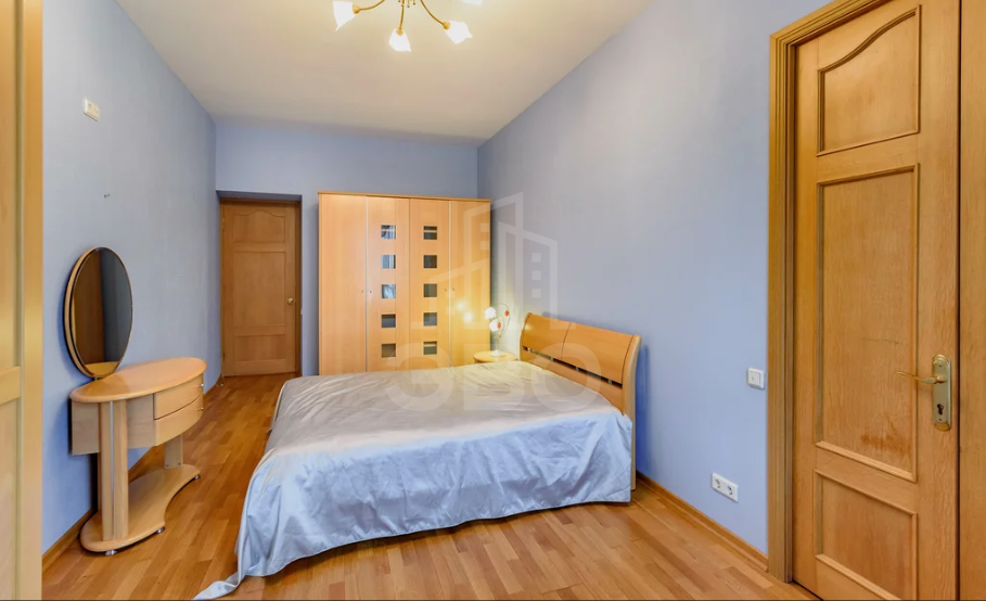 трехкомнатная квартира в Санкт-Петербурге по адресу: Средний В.О. пр-кт., 42