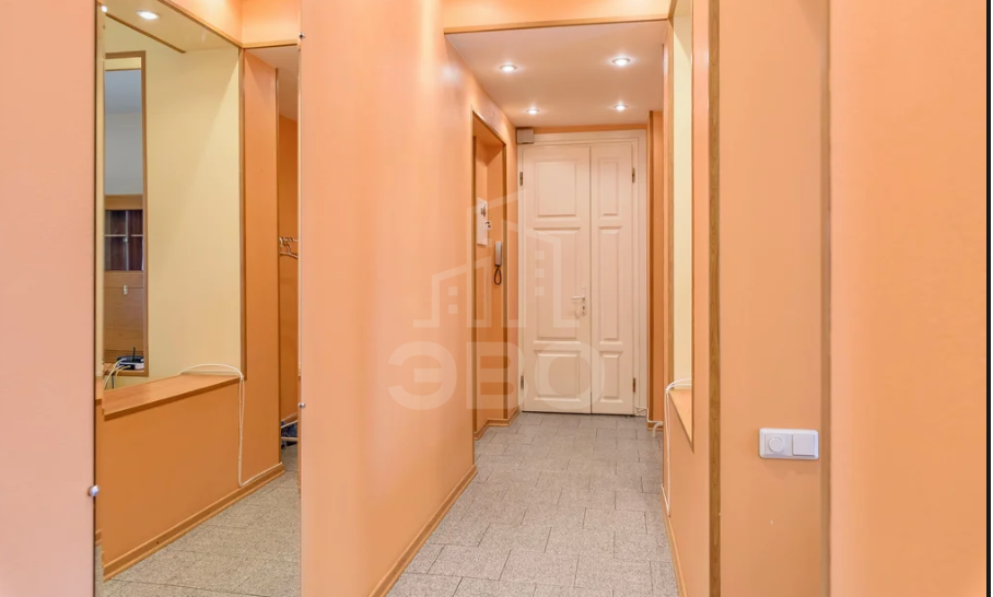 трехкомнатная квартира в Санкт-Петербурге по адресу: Средний В.О. пр-кт., 42