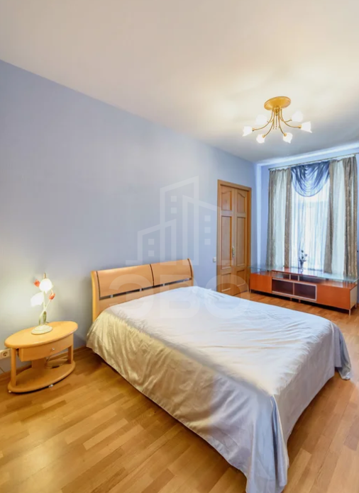 трехкомнатная квартира в Санкт-Петербурге по адресу: Средний В.О. пр-кт., 42