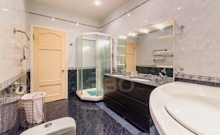 трехкомнатная квартира в Санкт-Петербурге по адресу: Средний В.О. пр-кт., 42