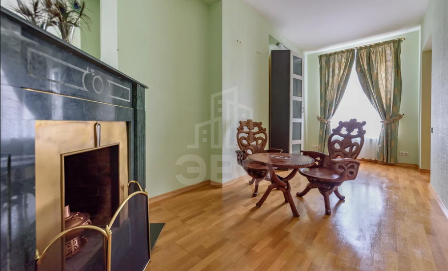 трехкомнатная квартира в Санкт-Петербурге по адресу: Средний В.О. пр-кт., 42