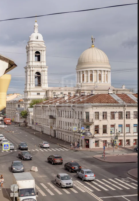 трехкомнатная квартира в Санкт-Петербурге по адресу: Средний В.О. пр-кт., 42