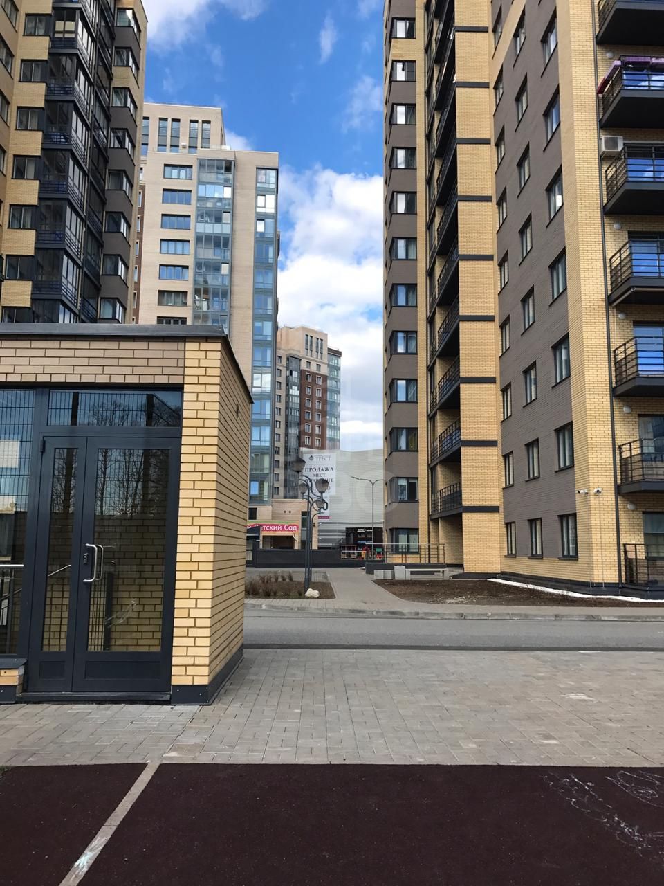 трехкомнатная квартира в Санкт-Петербурге по адресу: Фермское ш., 12, к И