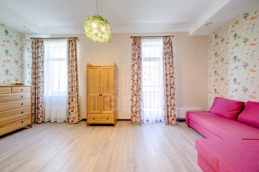 трехкомнатная квартира в Санкт-Петербурге по адресу: ул.Детская, д.18