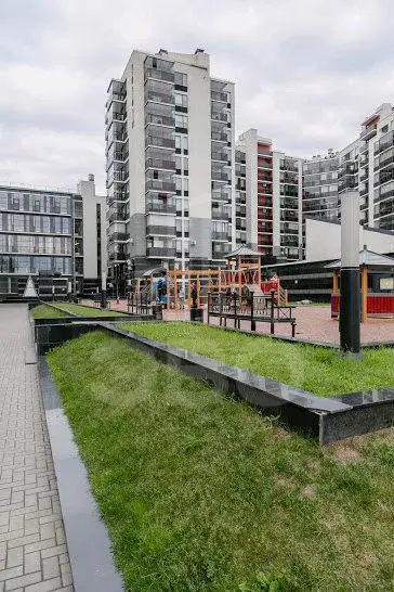 трехкомнатная квартира в Санкт-Петербурге по адресу: ул.Барочная, д.12