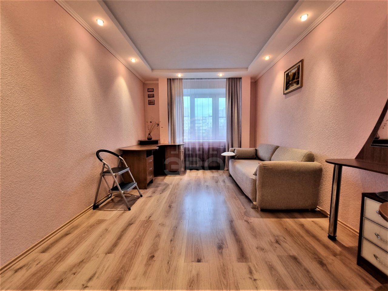 двухкомнатная квартира в Санкт-Петербурге по адресу: Сиреневый б-р., 10