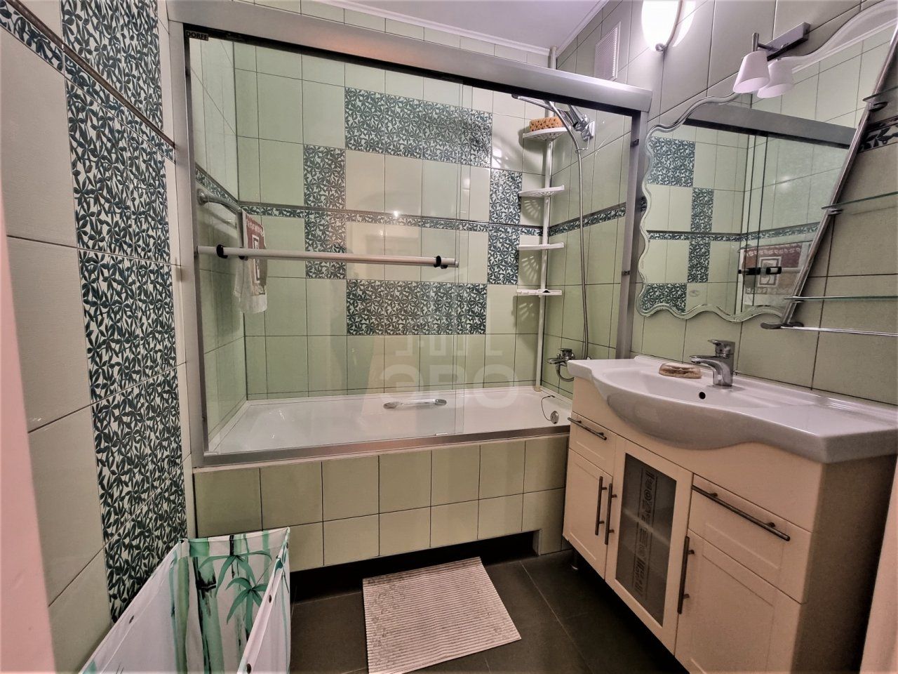 двухкомнатная квартира в Санкт-Петербурге по адресу: Сиреневый б-р., 10