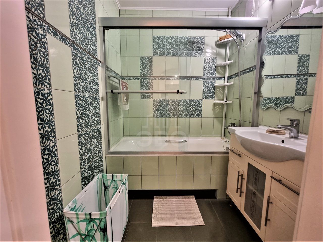 двухкомнатная квартира в Санкт-Петербурге по адресу: Сиреневый б-р., 10