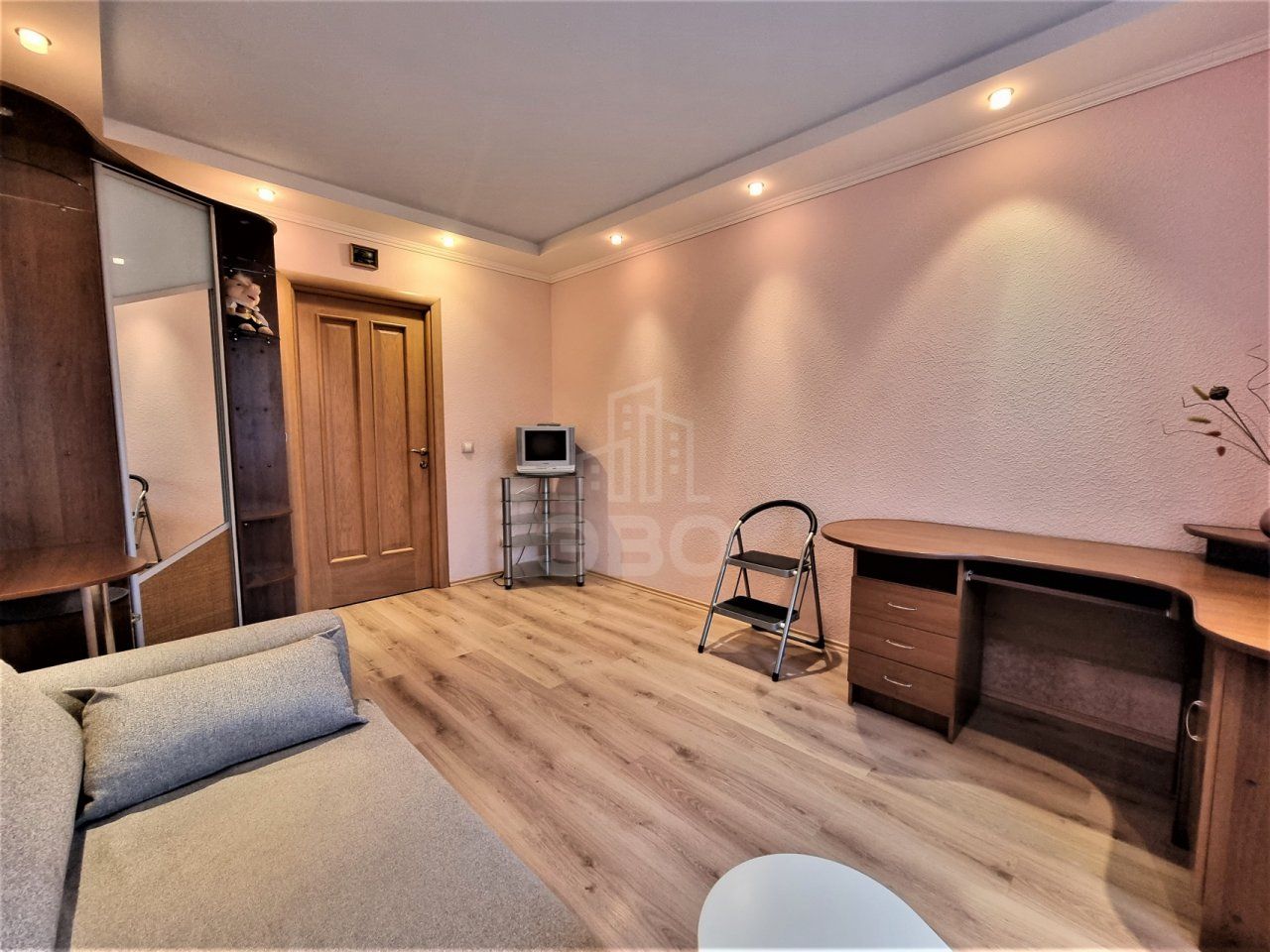 двухкомнатная квартира в Санкт-Петербурге по адресу: Сиреневый б-р., 10