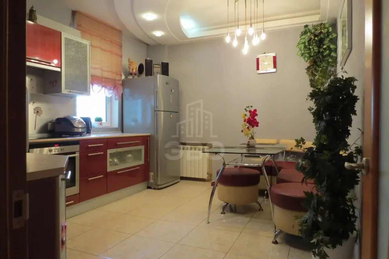 трехкомнатная квартира в Санкт-Петербурге по адресу: Кораблестроителей ул., 32, к 3