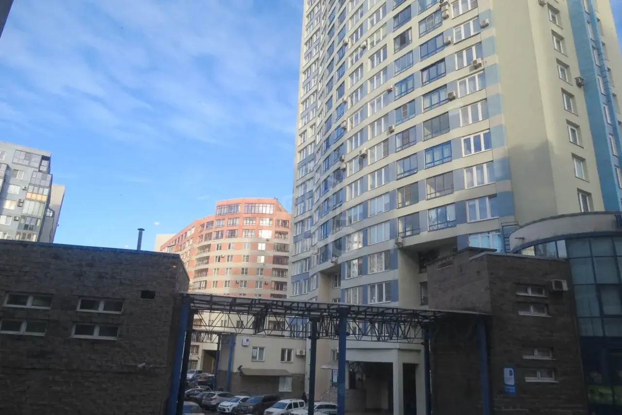трехкомнатная квартира в Санкт-Петербурге по адресу: Кораблестроителей ул., 32, к 3