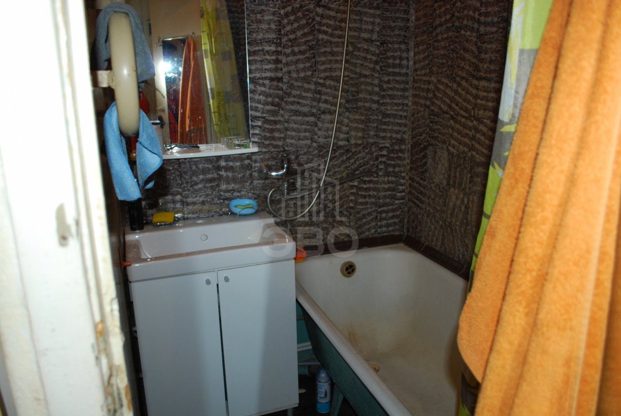 комната в Санкт-Петербурге по адресу: Подвойского ул., 40, к 1