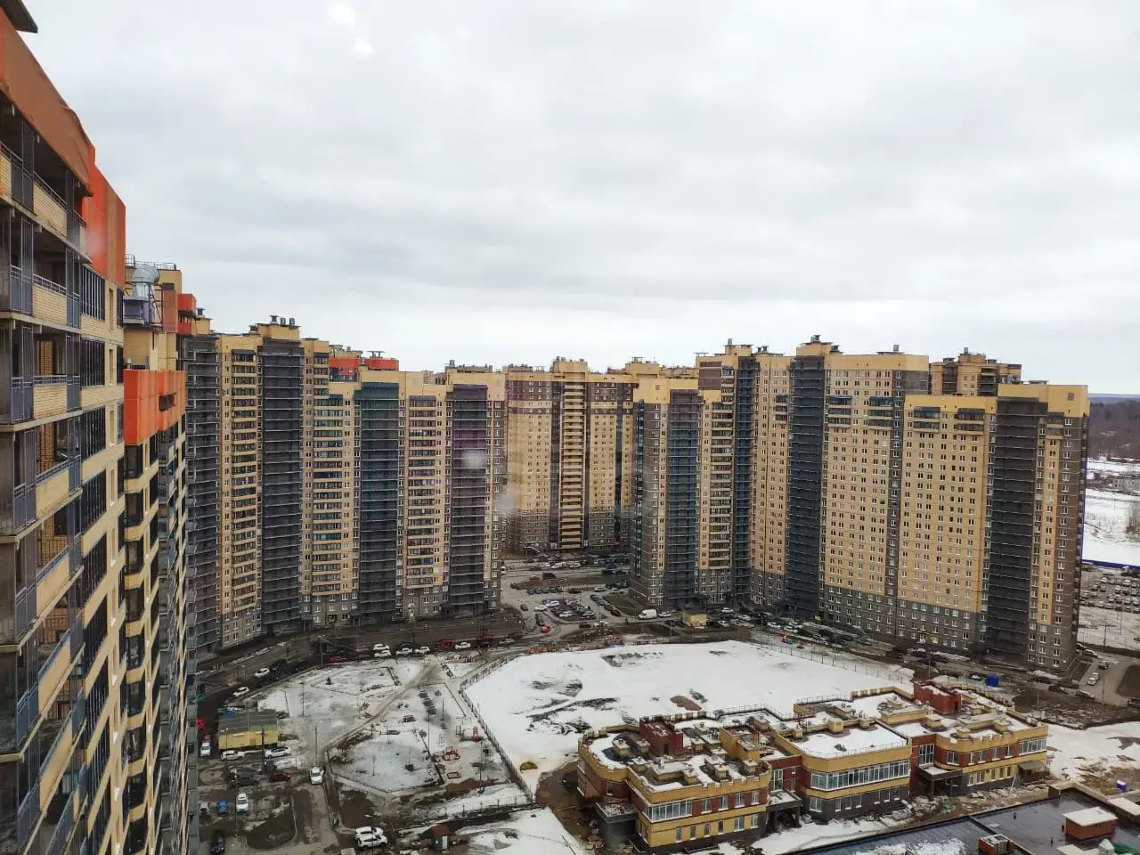 трехкомнатная квартира в Санкт-Петербурге по адресу: Федора Абрамова ул., 16, к 1