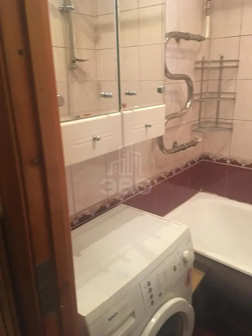 трехкомнатная квартира в Санкт-Петербурге по адресу: Наличная ул., 33