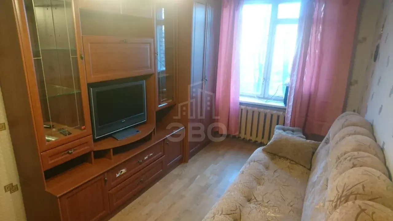 трехкомнатная квартира в Санкт-Петербурге по адресу: Наличная ул., 33