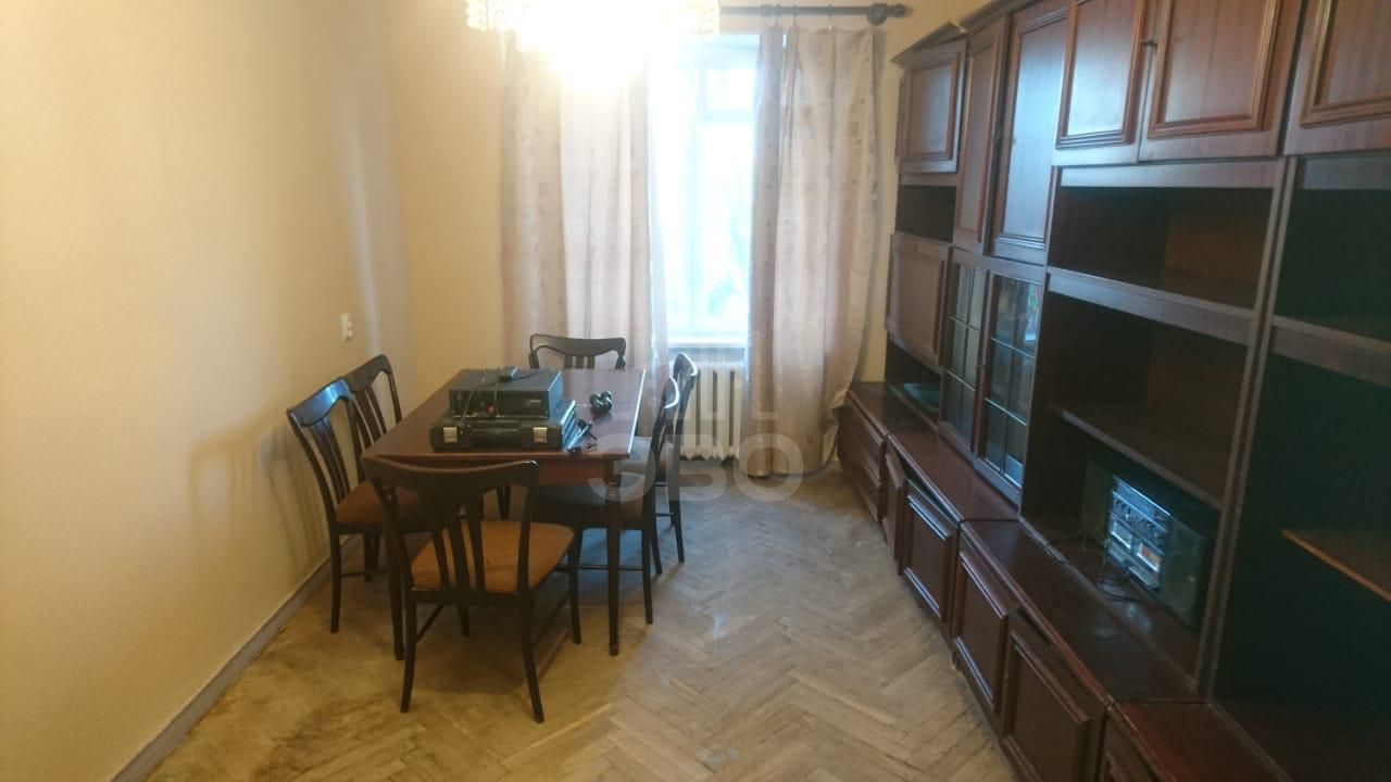 трехкомнатная квартира в Санкт-Петербурге по адресу: Наличная ул., 33