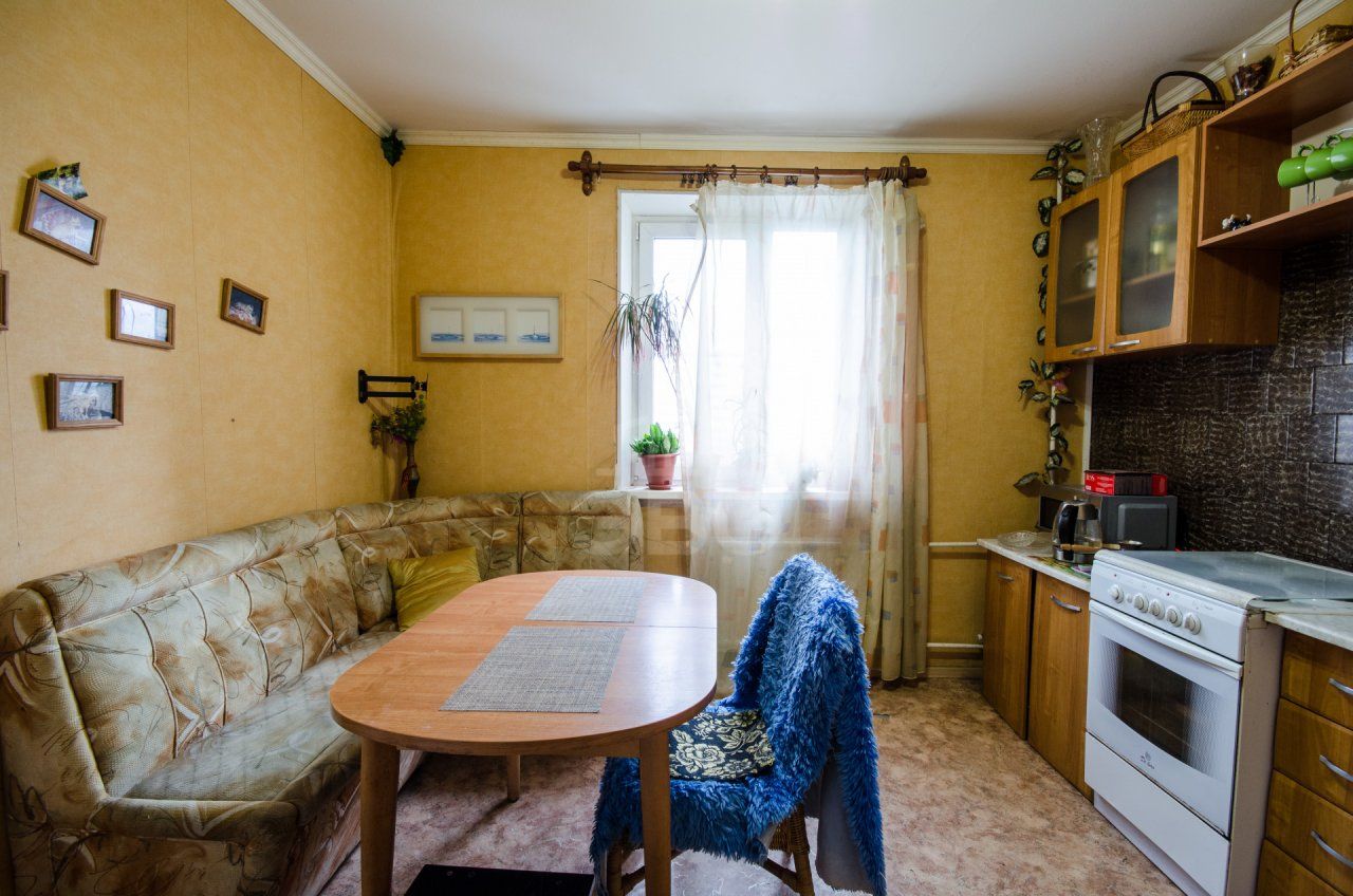 трехкомнатная квартира в Санкт-Петербурге по адресу: Богатырский проспект, 30, к 2