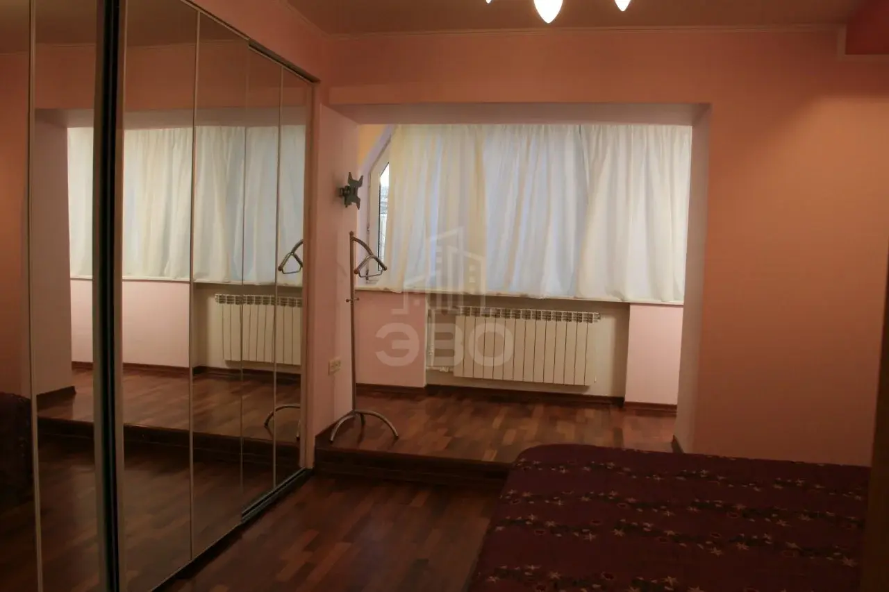 трехкомнатная квартира в Санкт-Петербурге по адресу: Невский проспект, 117