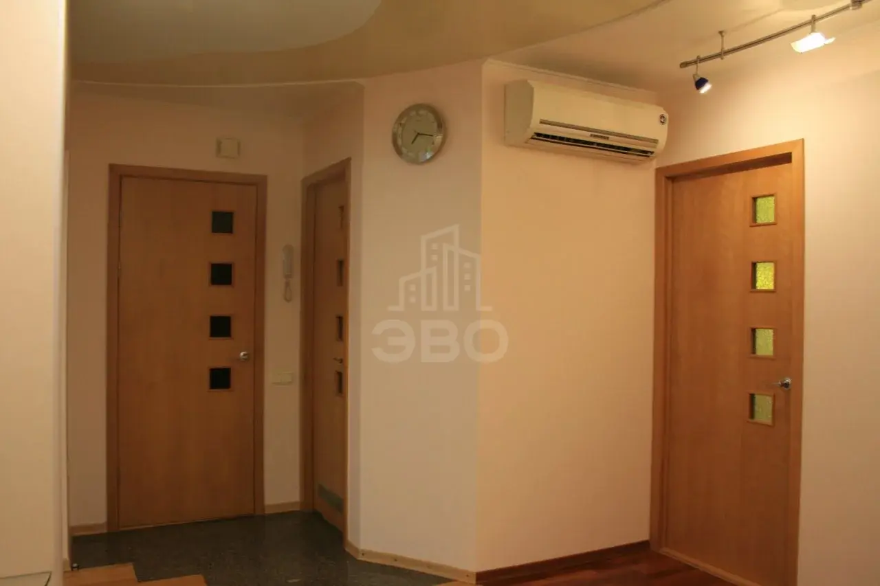 трехкомнатная квартира в Санкт-Петербурге по адресу: Невский проспект, 117