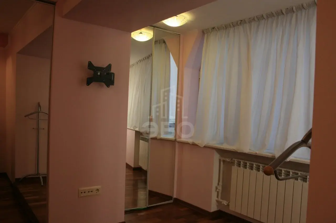 трехкомнатная квартира в Санкт-Петербурге по адресу: Невский проспект, 117