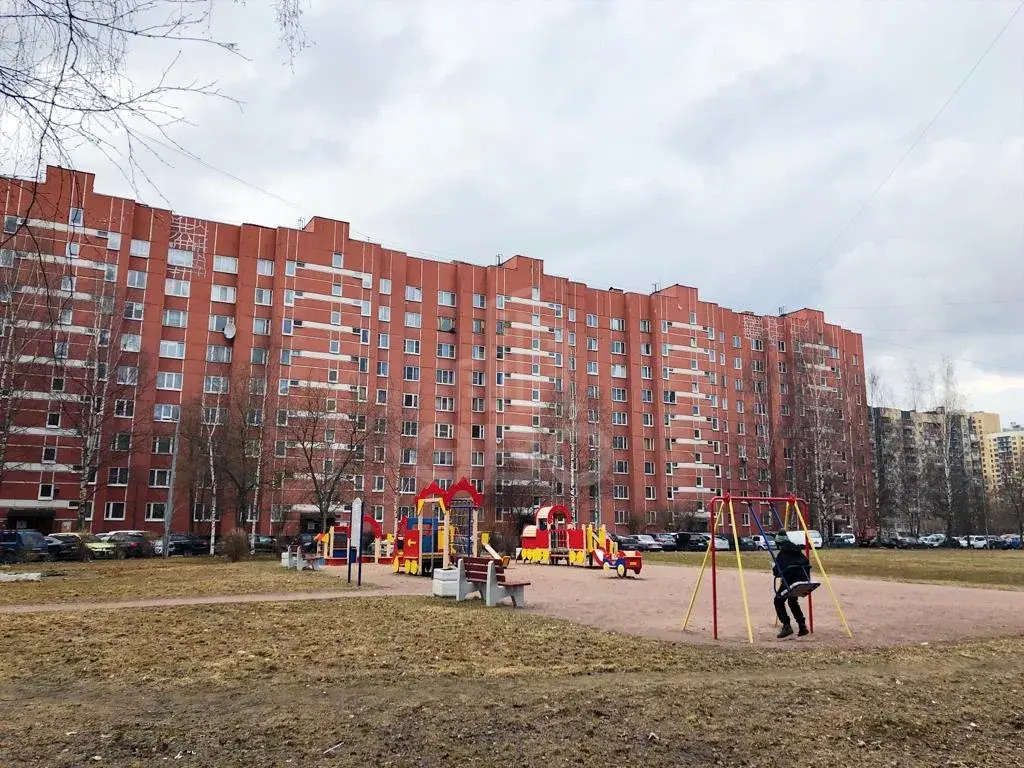 трехкомнатная квартира в Санкт-Петербурге по адресу: Кузнецова проспект, 20