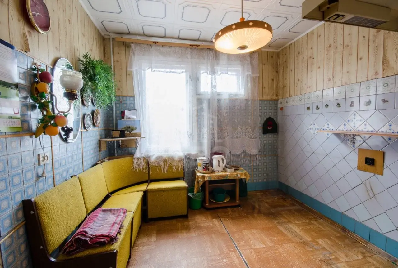 трехкомнатная квартира в Санкт-Петербурге по адресу: Кузнецова проспект, 20