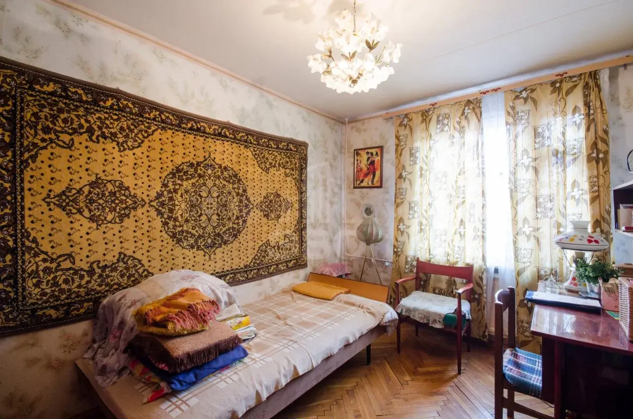 трехкомнатная квартира в Санкт-Петербурге по адресу: Кузнецова проспект, 20