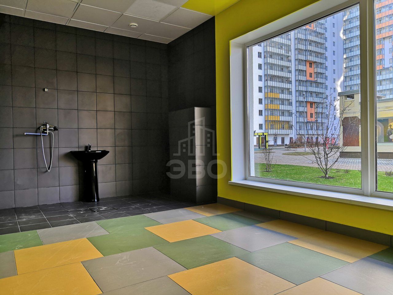 трехкомнатная квартира в Санкт-Петербурге по адресу: Парашютная ул., 42, к 2