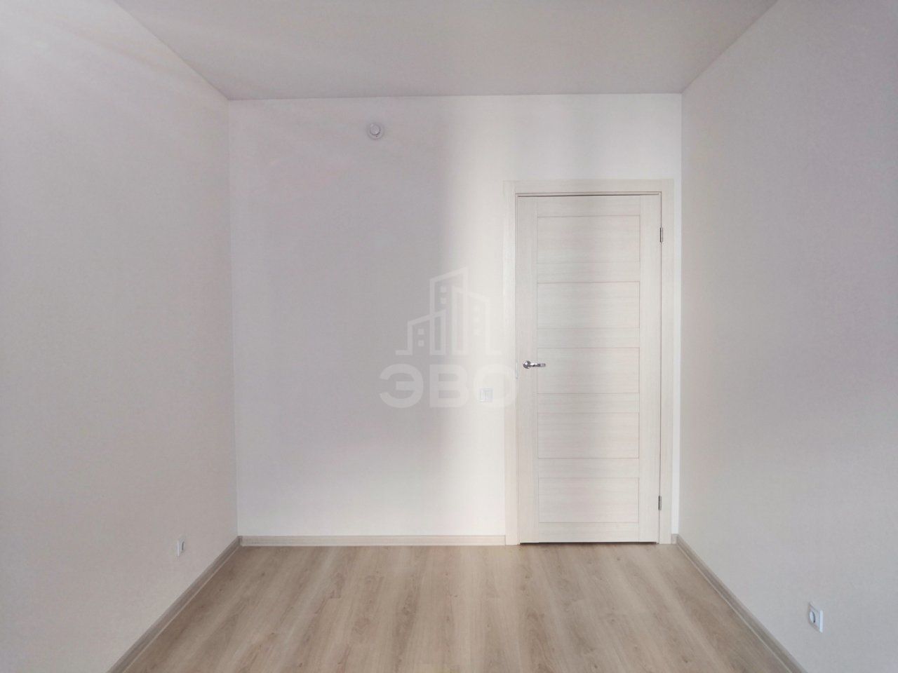 трехкомнатная квартира в Санкт-Петербурге по адресу: Парашютная ул., 42, к 2