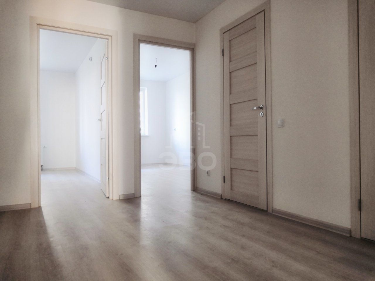 трехкомнатная квартира в Санкт-Петербурге по адресу: Парашютная ул., 42, к 2