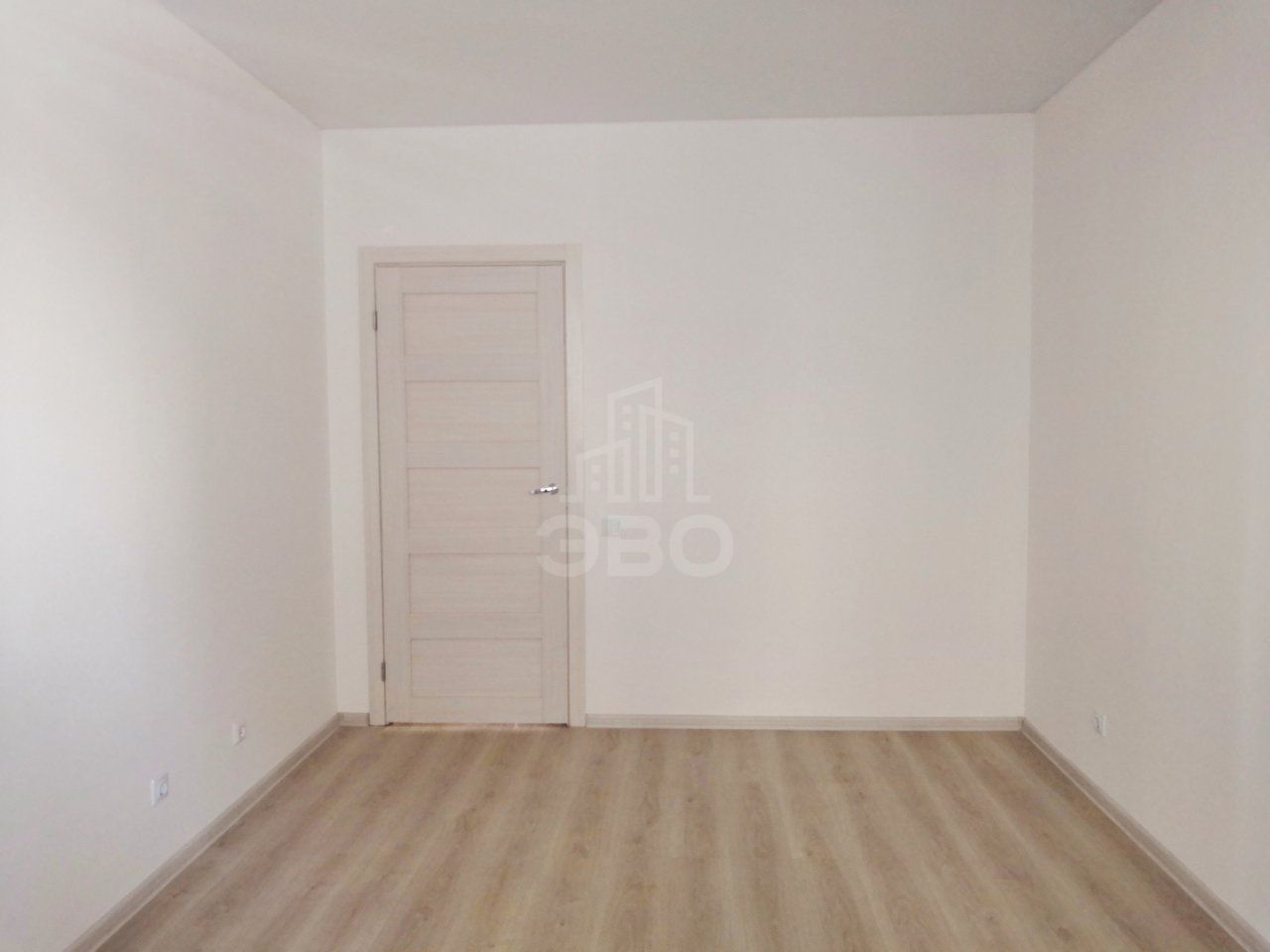 трехкомнатная квартира в Санкт-Петербурге по адресу: Парашютная ул., 42, к 2