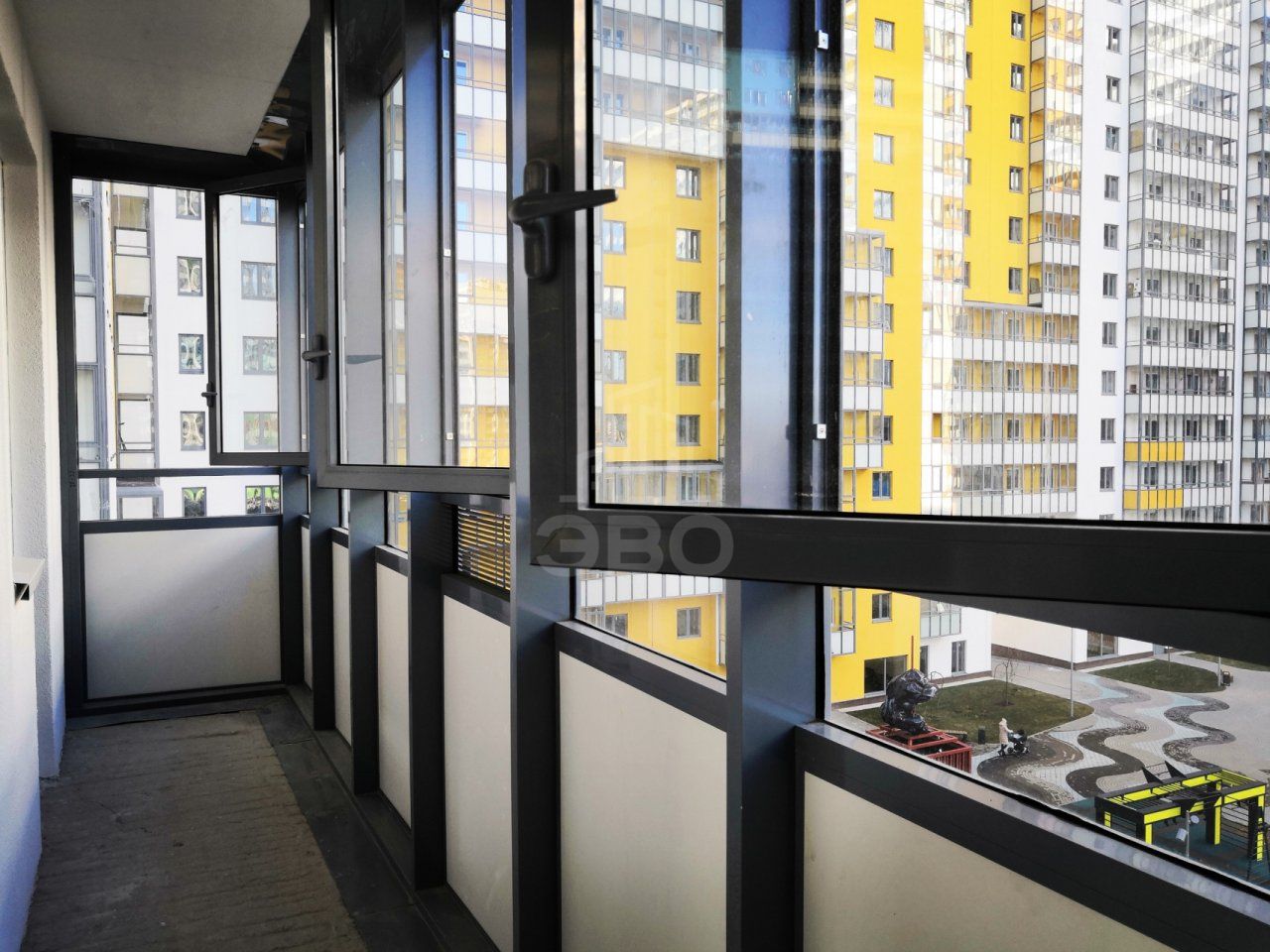 трехкомнатная квартира в Санкт-Петербурге по адресу: Парашютная ул., 42, к 2