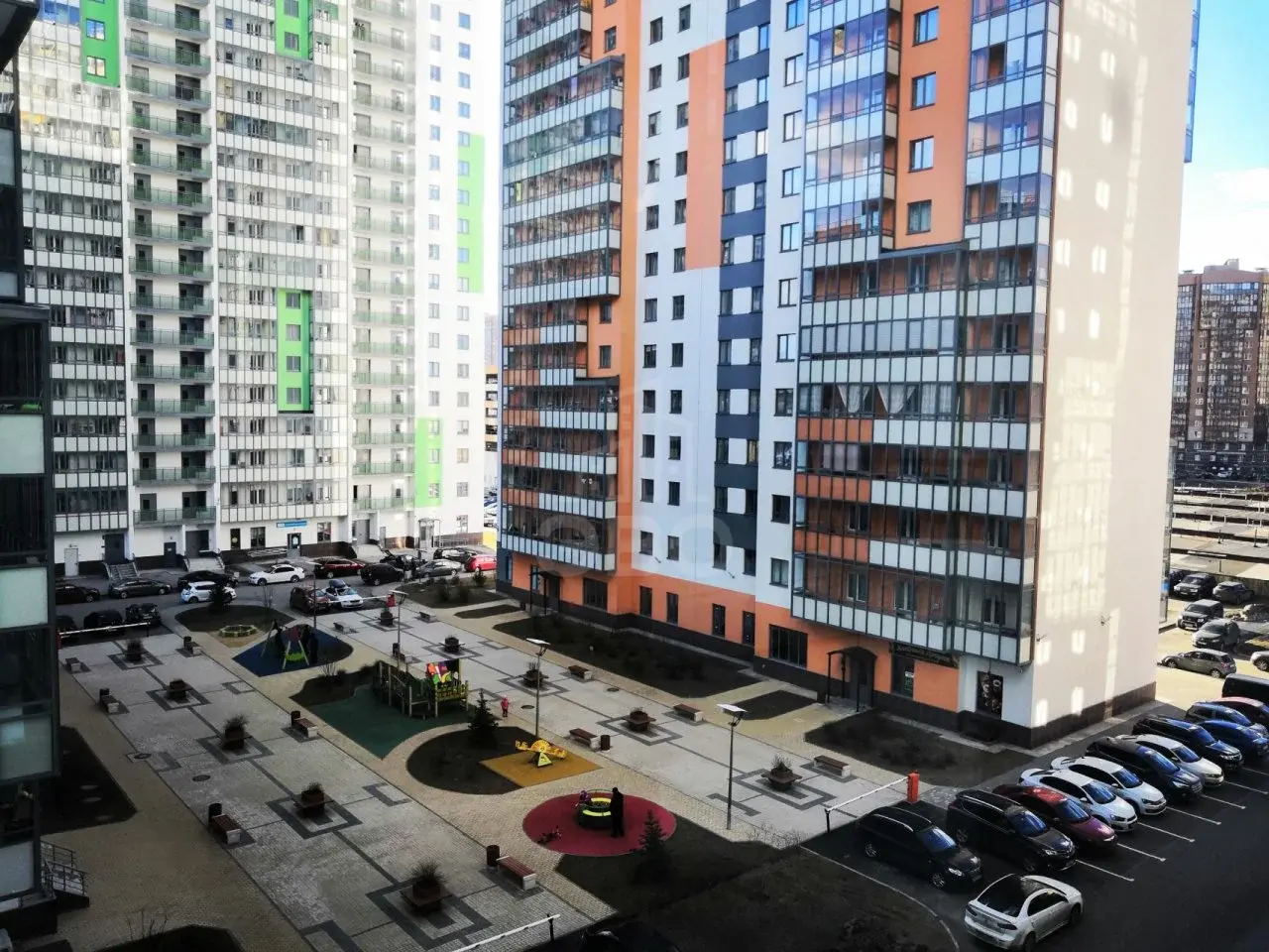 трехкомнатная квартира в Санкт-Петербурге по адресу: Парашютная ул., 42, к 2