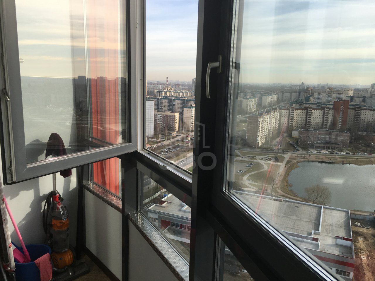 трехкомнатная квартира в Санкт-Петербурге по адресу: Парашютная ул., 25, к 1