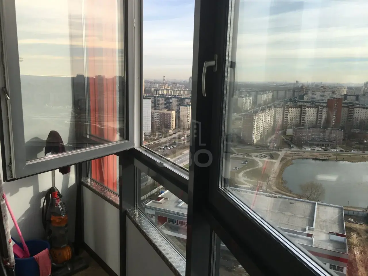 трехкомнатная квартира в Санкт-Петербурге по адресу: Парашютная ул., 25, к 1
