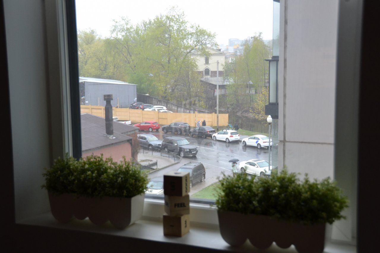 трехкомнатная квартира в Санкт-Петербурге по адресу: Реки Смоленки наб., 35, к 1