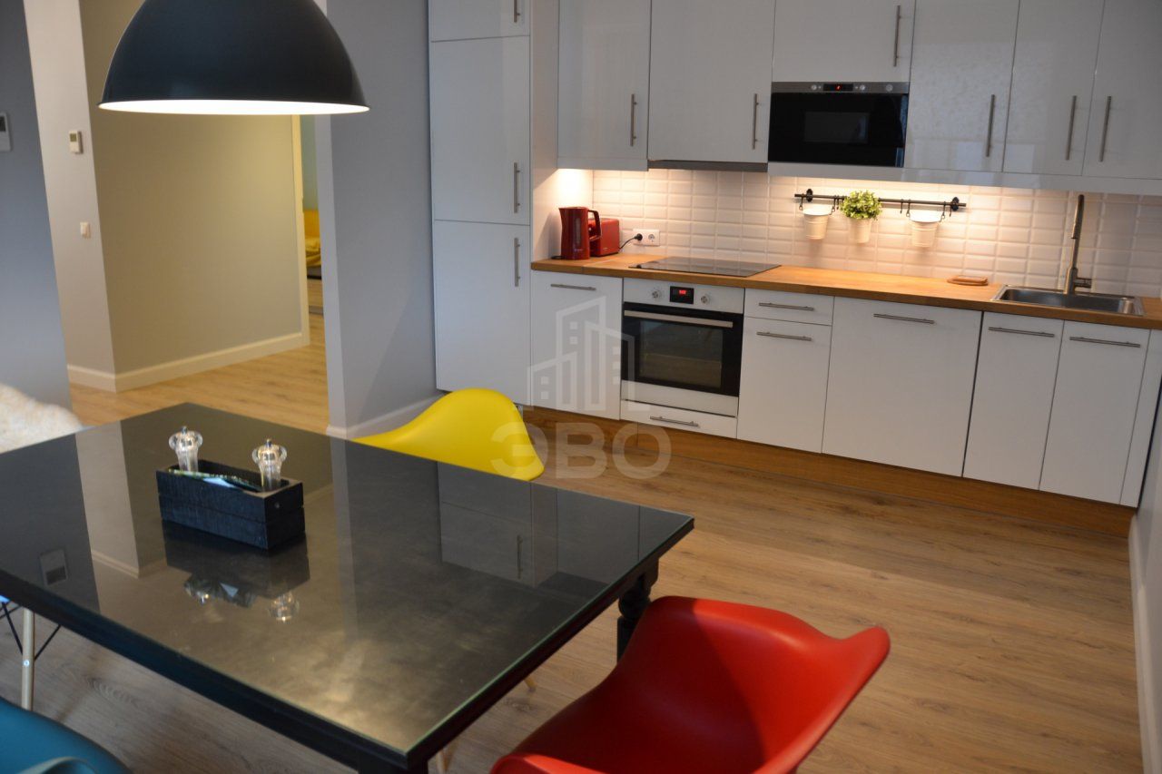 трехкомнатная квартира в Санкт-Петербурге по адресу: Реки Смоленки наб., 35, к 1