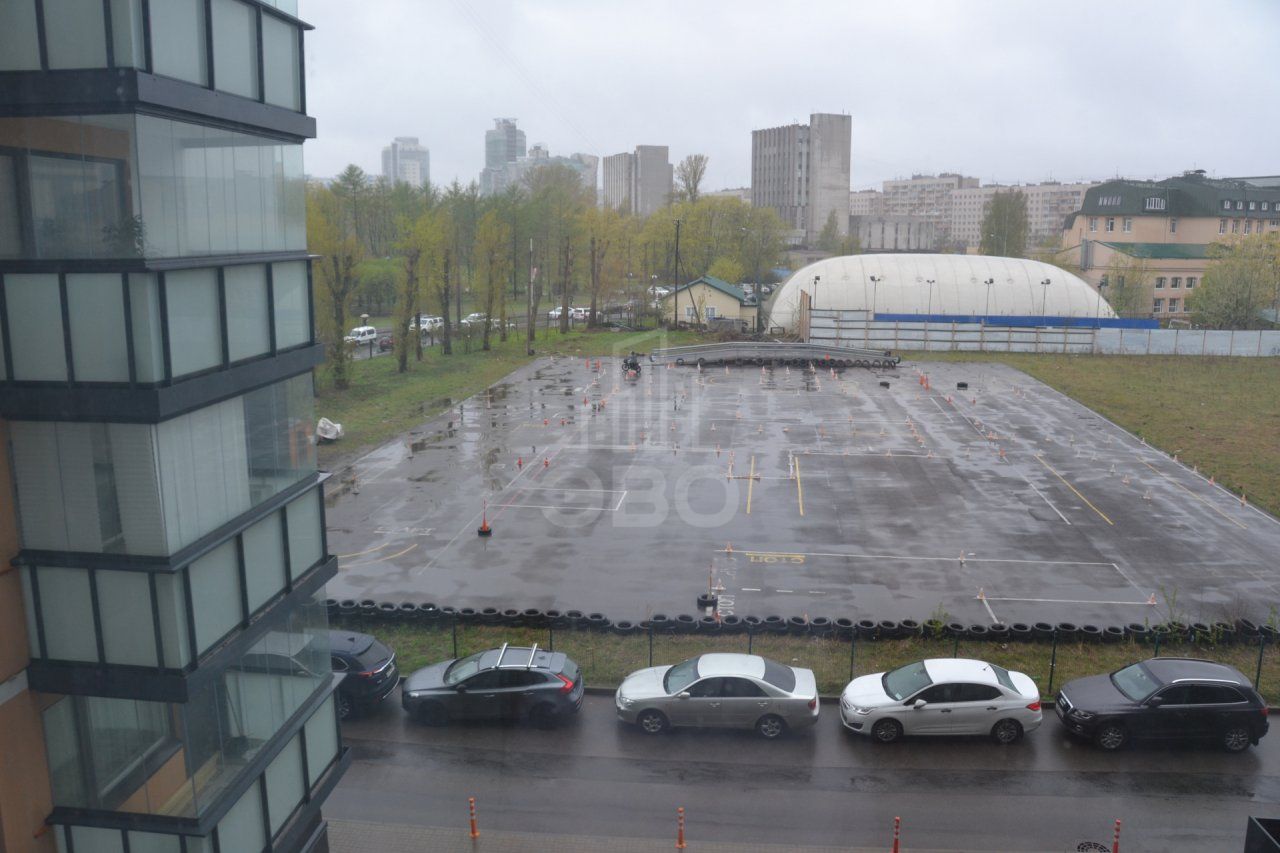 трехкомнатная квартира в Санкт-Петербурге по адресу: Реки Смоленки наб., 35, к 1