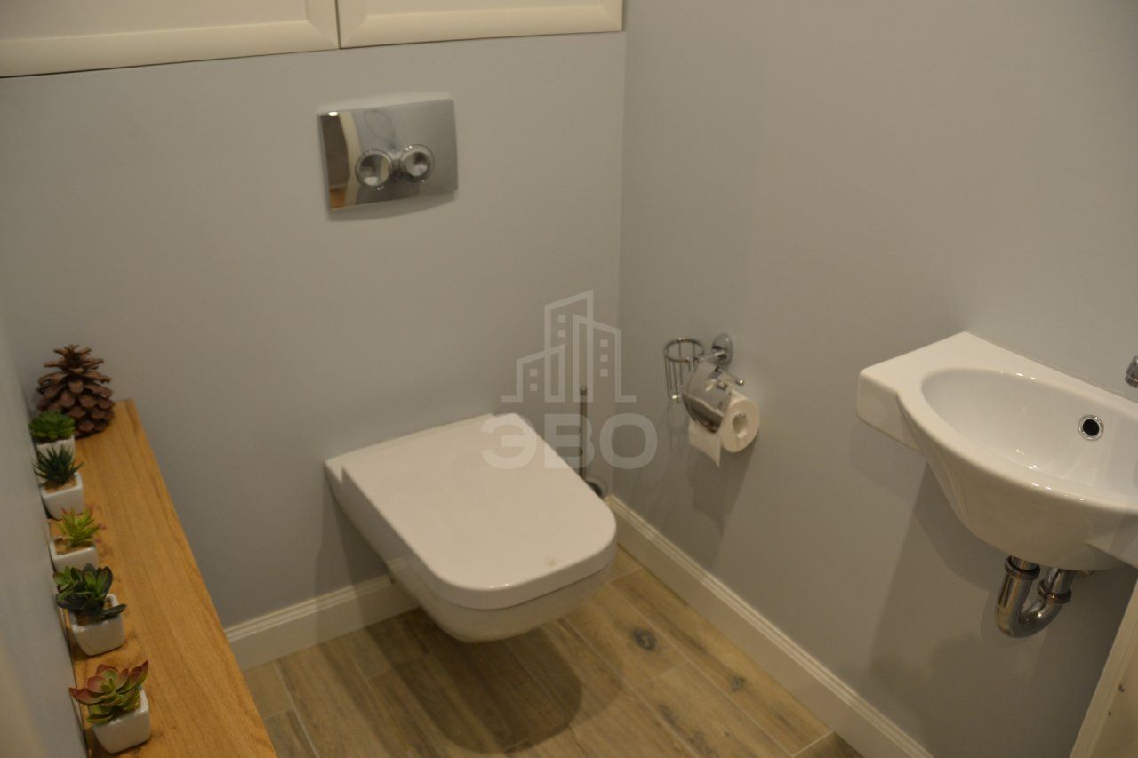 трехкомнатная квартира в Санкт-Петербурге по адресу: Реки Смоленки наб., 35, к 1