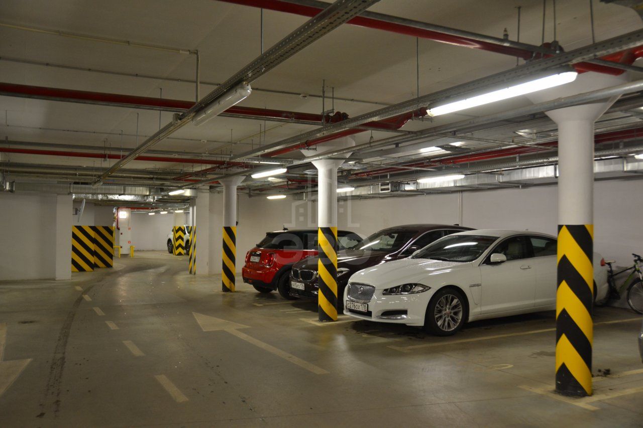 трехкомнатная квартира в Санкт-Петербурге по адресу: Реки Смоленки наб., 35, к 1