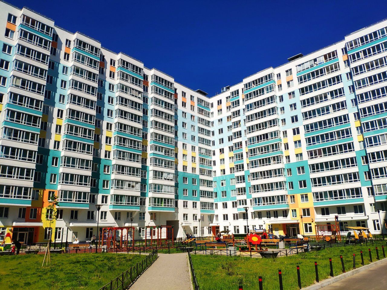 трехкомнатная квартира в Санкт-Петербурге по адресу: Маршала Блюхера проспект, 7, к 2