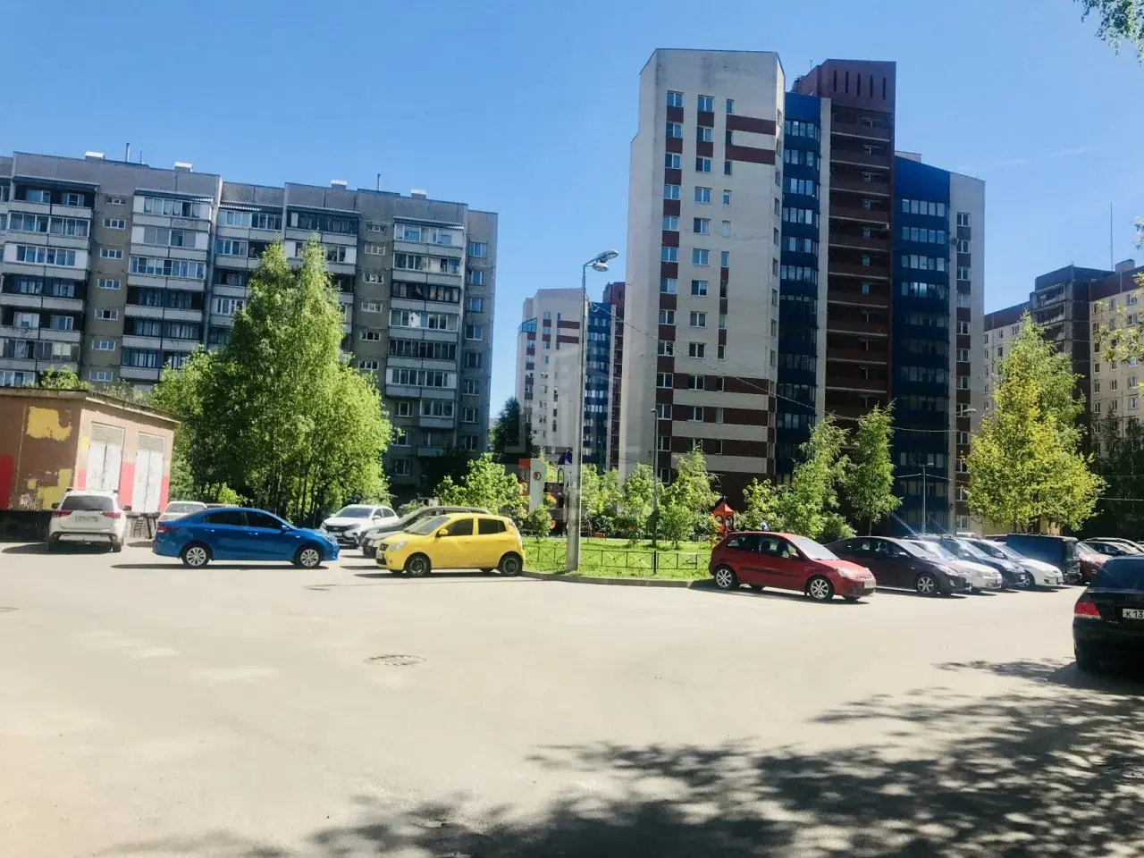 трехкомнатная квартира в Санкт-Петербурге по адресу: Ворошилова ул., 1