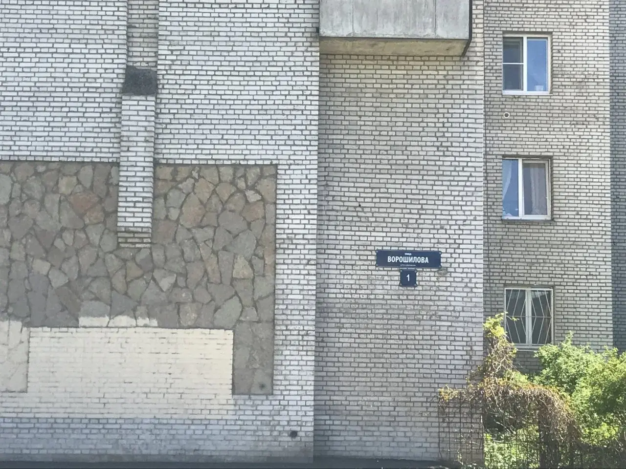 трехкомнатная квартира в Санкт-Петербурге по адресу: Ворошилова ул., 1