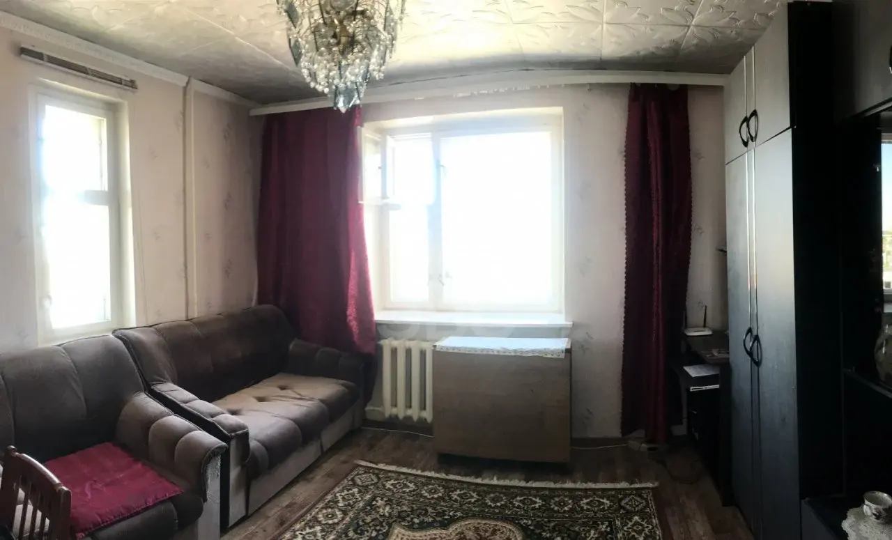 трехкомнатная квартира в Санкт-Петербурге по адресу: Ворошилова ул., 1