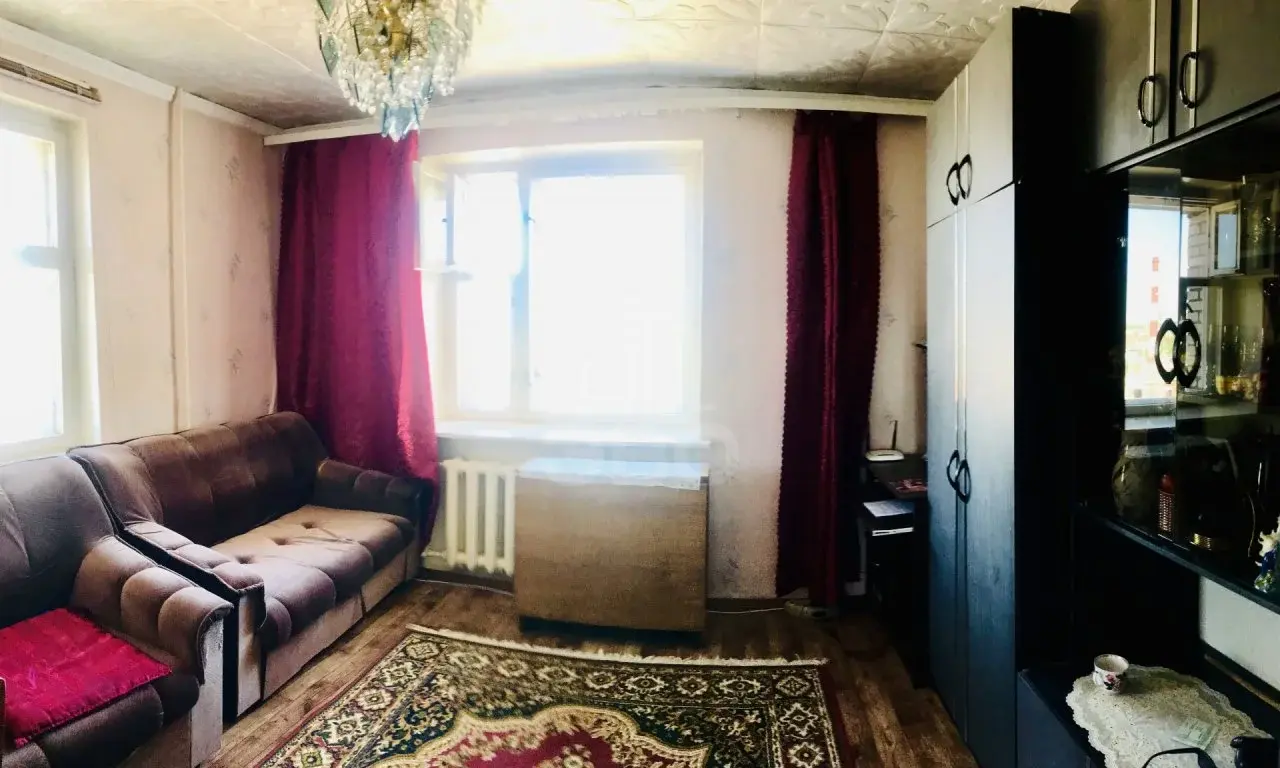 трехкомнатная квартира в Санкт-Петербурге по адресу: Ворошилова ул., 1