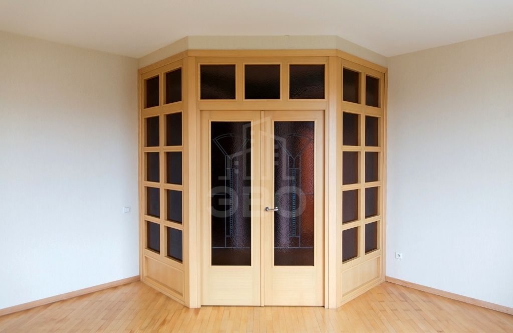 многокомнатная квартира в Санкт-Петербурге по адресу: ул Курчатова д 6 к 4