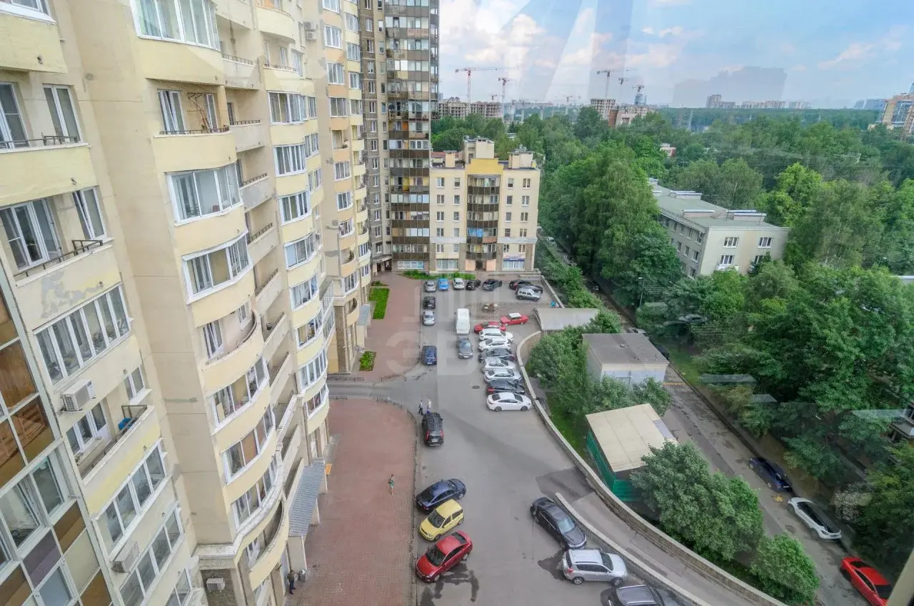 трехкомнатная квартира в Санкт-Петербурге по адресу: Ланское ш., 14, к 1